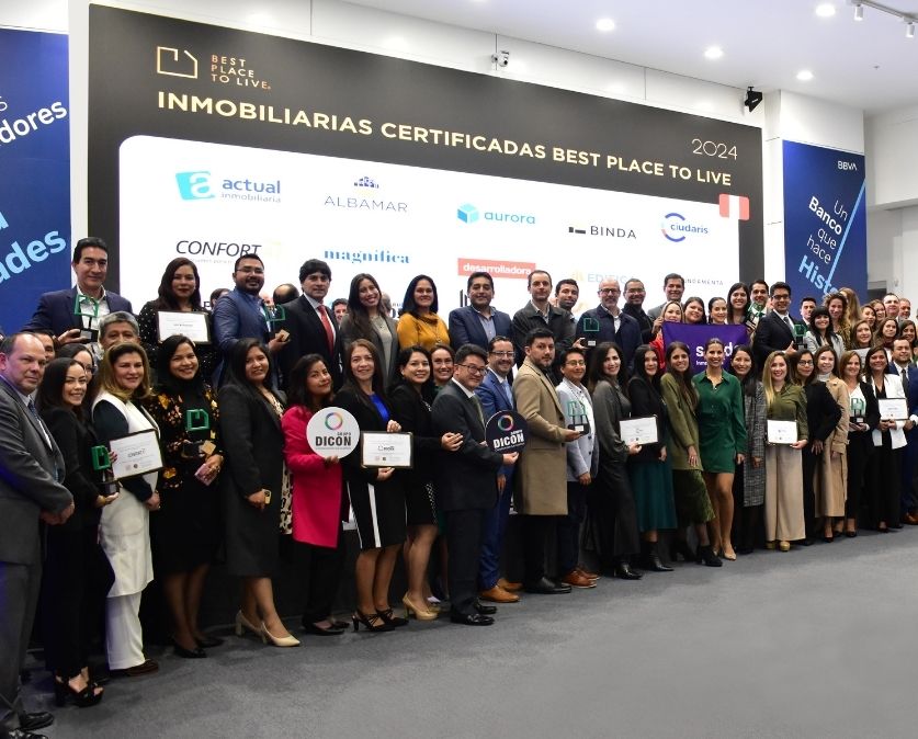 Ceremonia anual de certificación Perú 2024